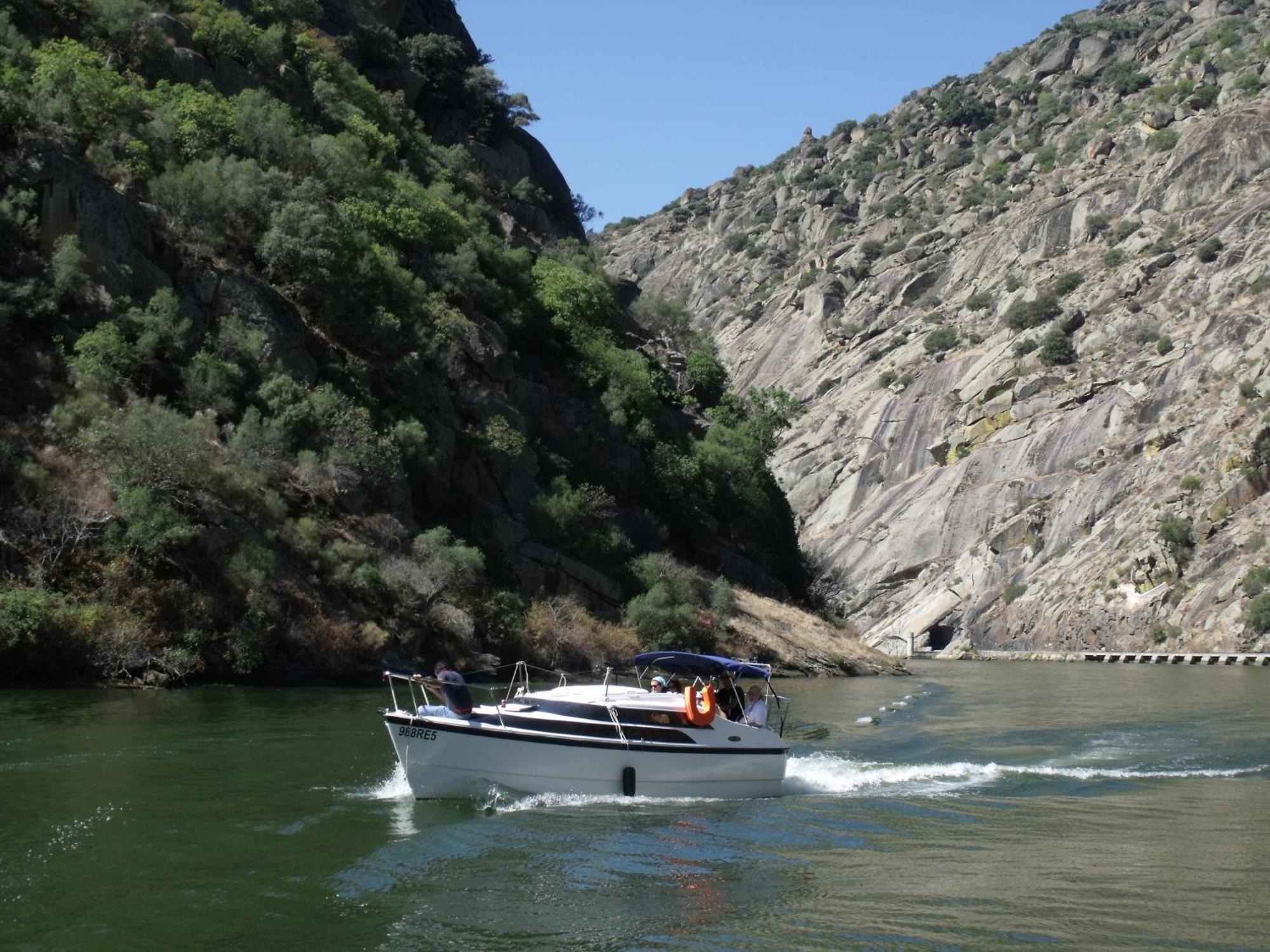 Douro Yacht Charter & Bungalows São João da Pesqueira Exteriér fotografie